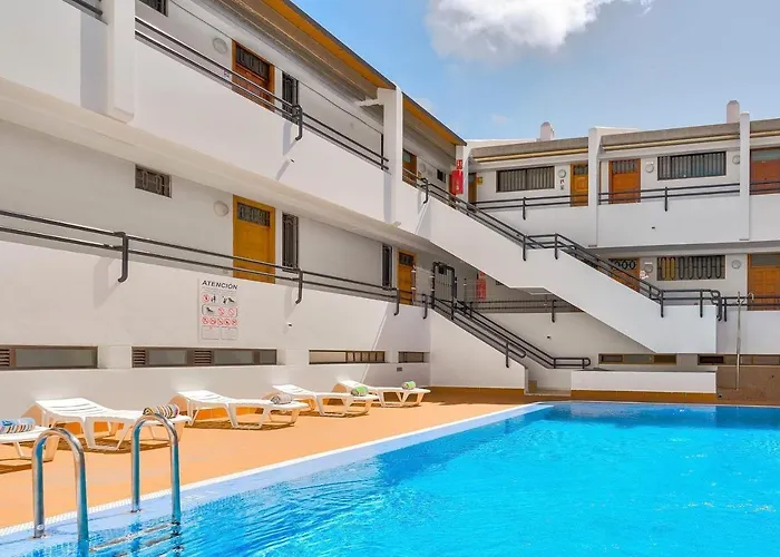 Stylish Flat And Pool With 3 Rooms, Sleeps 6, Cristianos Apartament *