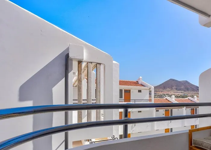Stylish Flat And Pool With 3 Rooms, Sleeps 6, Cristianos Apartament Los Cristianos (Tenerife)