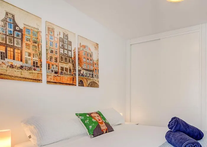 Apartment Stylish Flat And Pool With 3 Rooms, Sleeps 6, Cristianos Los Cristianos (Tenerife)