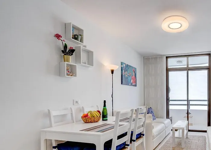 Stylish Flat And Pool With 3 Rooms, Sleeps 6, Cristianos Apartament *