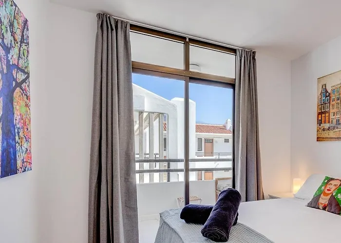 Stylish Flat And Pool With 3 Rooms, Sleeps 6, Cristianos * Los Cristianos (Tenerife)