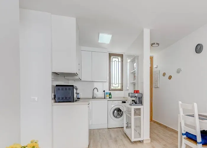 Stylish Flat And Pool With 3 Rooms, Sleeps 6, Cristianos Apartament *